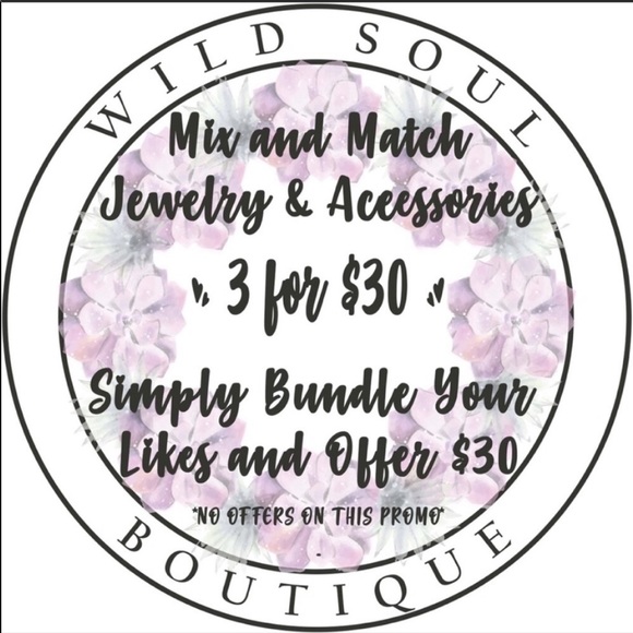 🆕 Baby Bee Studs - Picture 3 of 3